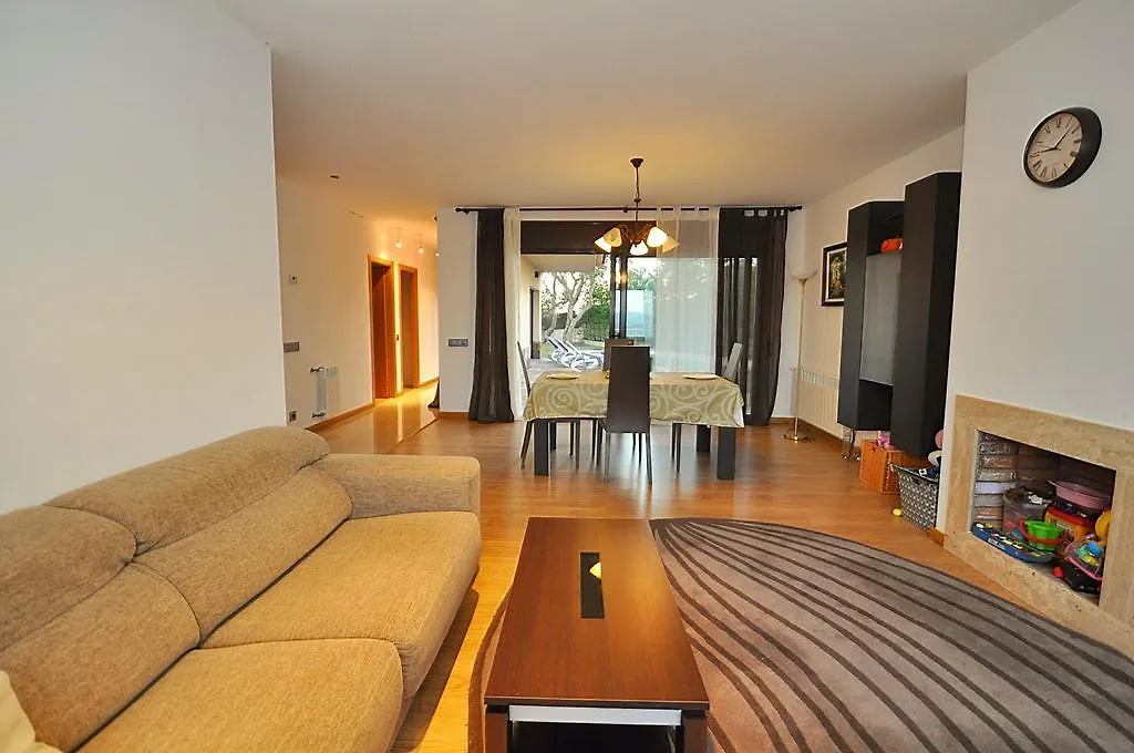 Contacten van Villa Roselles
